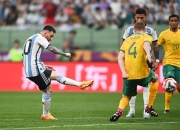 米兰体育下载-全场疯狂欢呼！观众见证惊险战局