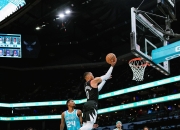 米兰百家乐-乔治得分创新高，快船击败湖人