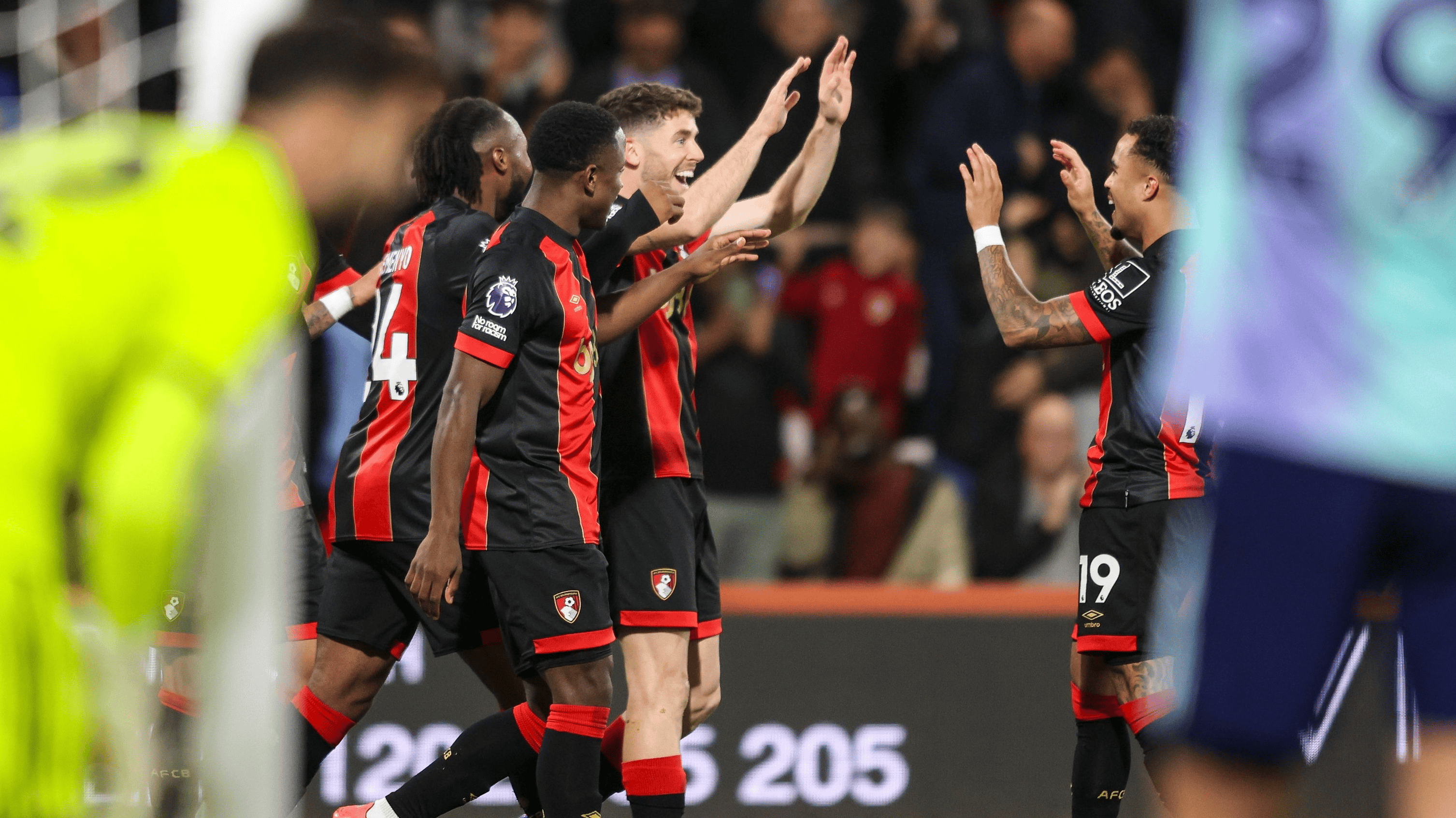 哈德斯菲尔德逼平伯恩茅斯,保持不败 哈德斯菲尔德逼平伯恩茅斯,保持不败