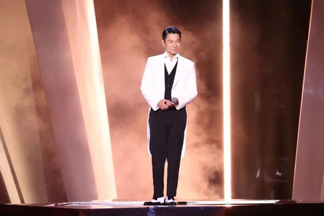 排名第一,我国选手闪耀舞台! 排名第一,我国选手闪耀舞台!