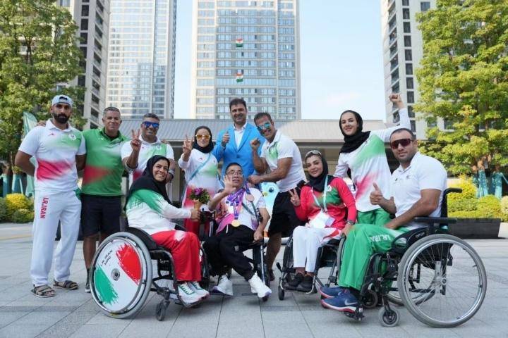 运动员们全情投入，战胜困难夺得桂冠