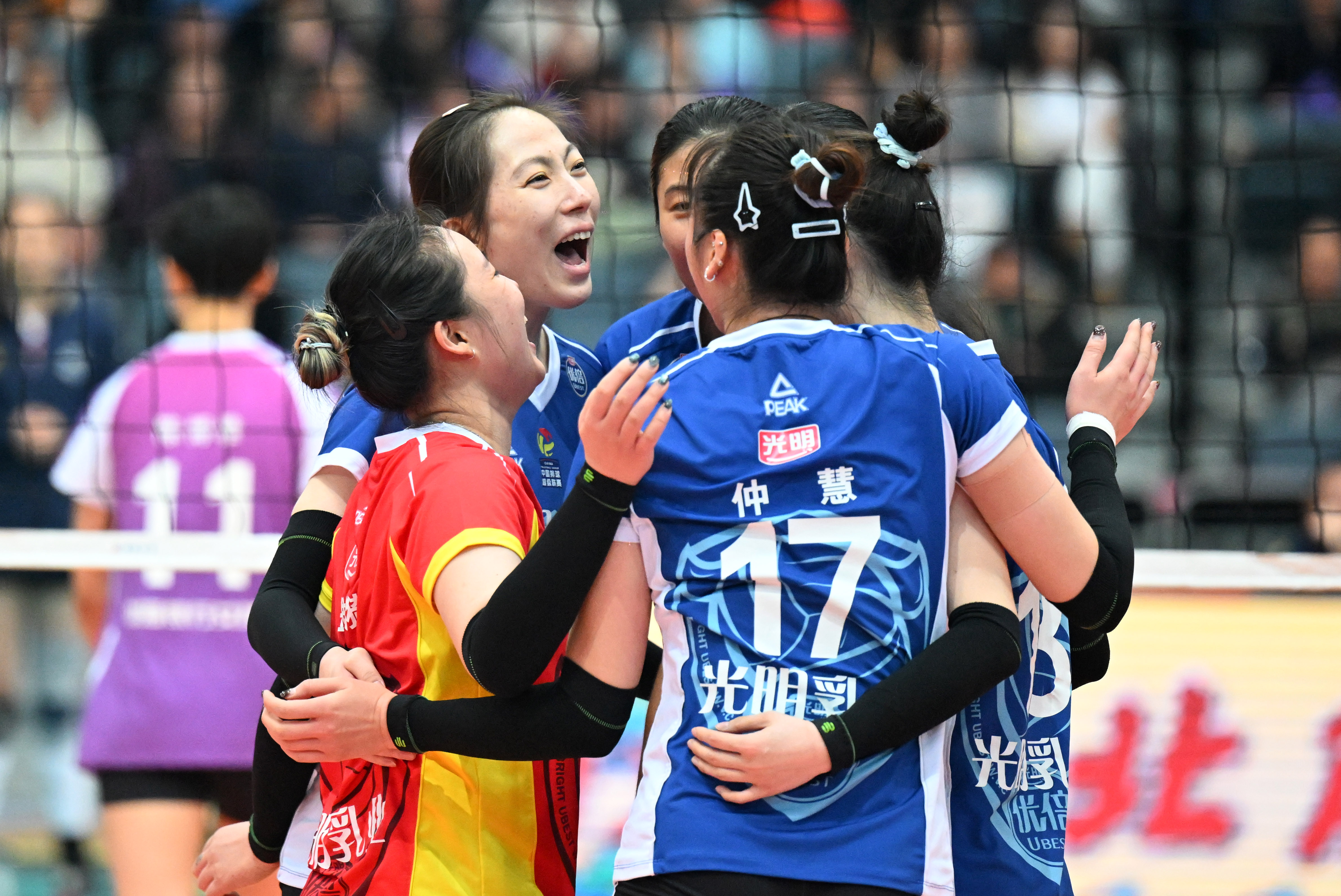 女子排球队闯进半决赛瞄准冠军 女子排球队闯进半决赛瞄准冠军