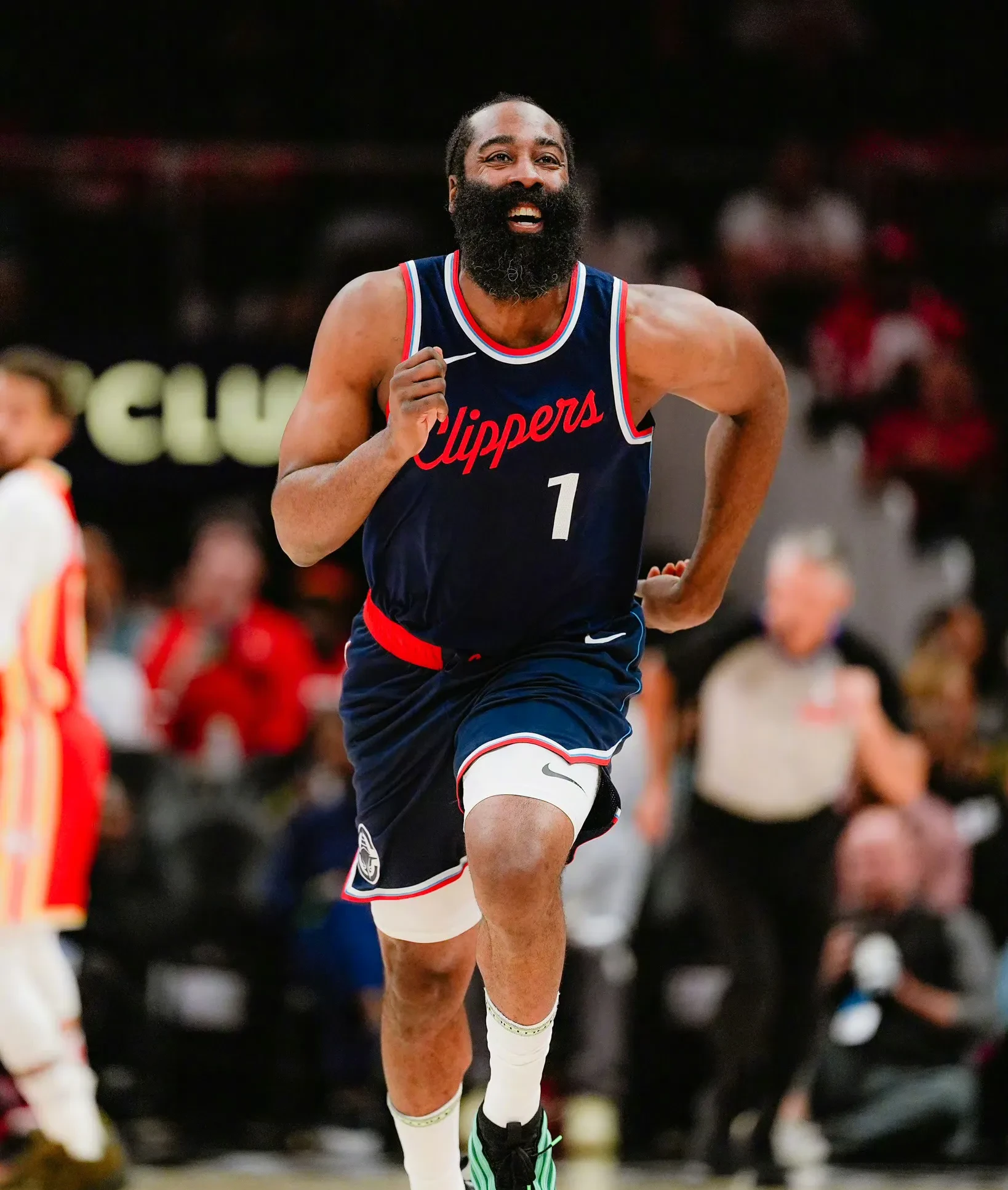 NBA球星在球场外的休息照片引发关注的简单介绍