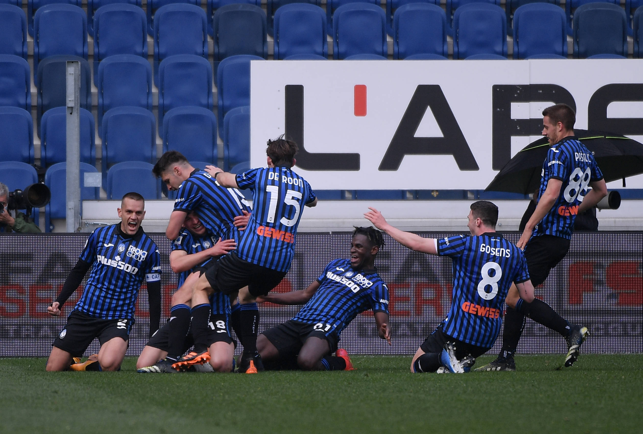 柏林赫塔连续失分,争议不断加深 柏林赫塔连续失分,争议不断加深