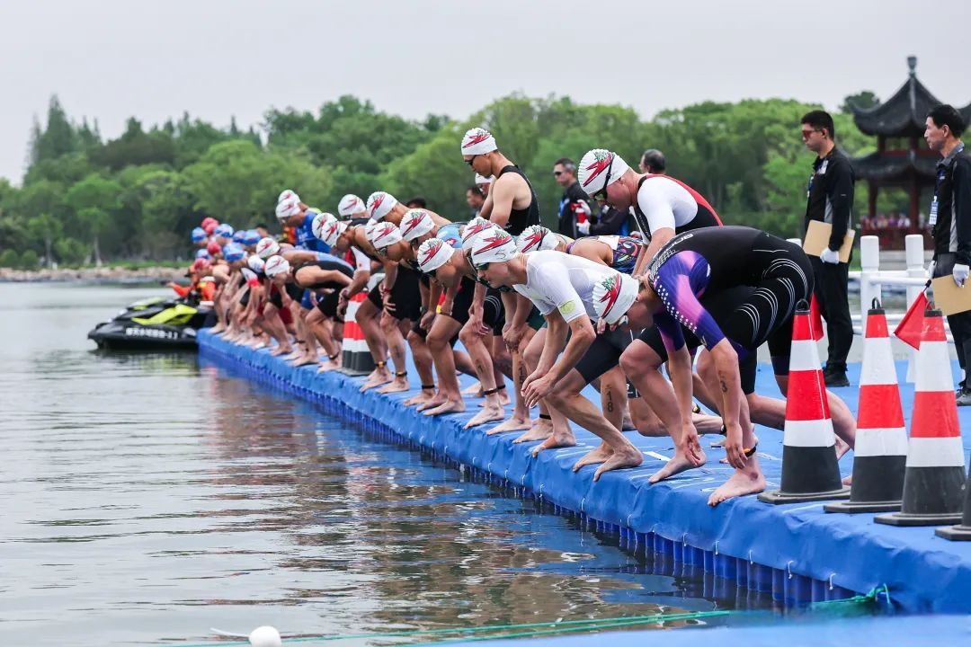 包含瑞士铁人三项选手表现出色,力争冠军的词条 包含瑞士铁人三项选手表现出色,力争冠军的词条