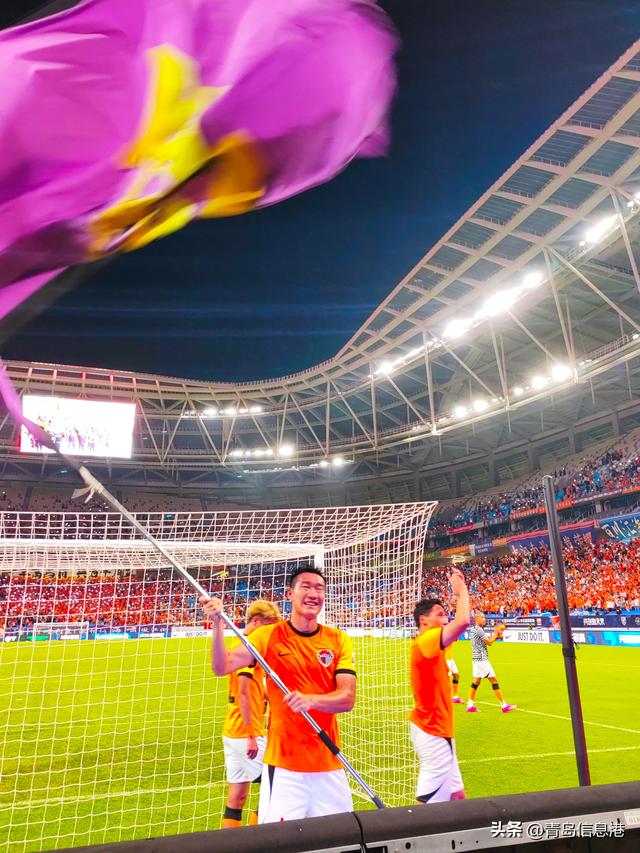 上海队在主场战胜青岛,取得胜利 上海队在主场战胜青岛,取得胜利