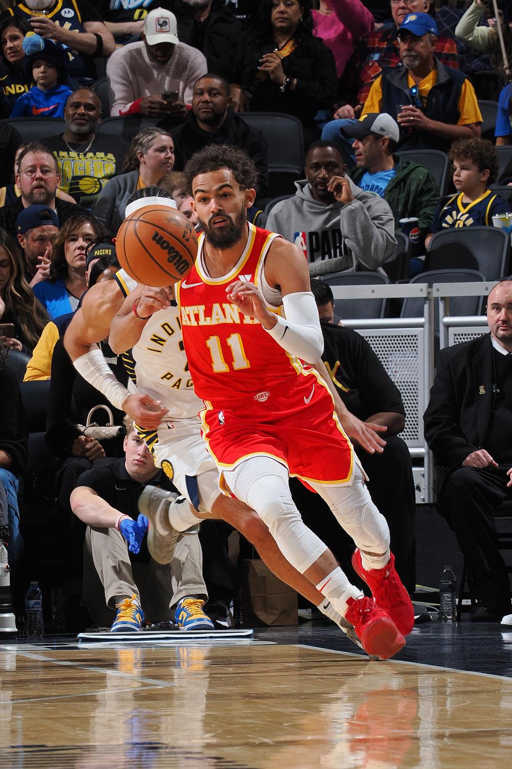 步行者战胜老鹰，追平东部