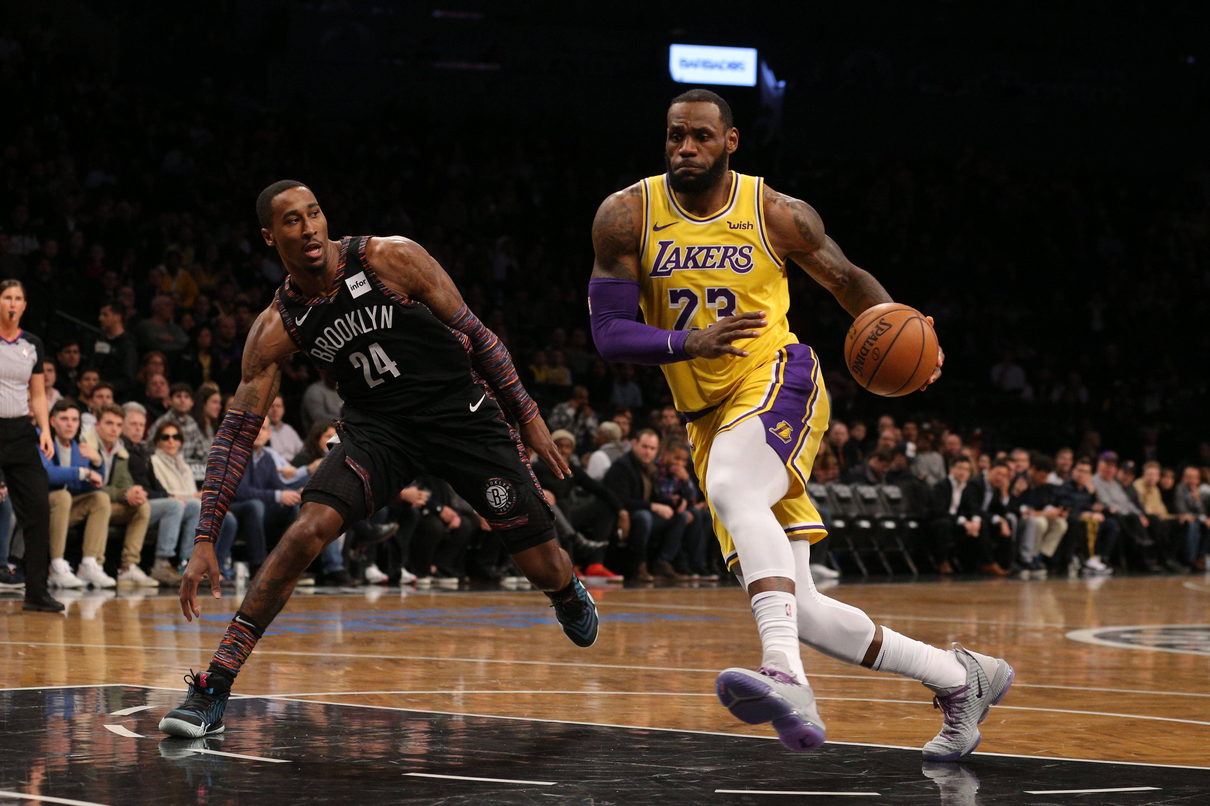 湖人客场取得胜利排名第一 湖人客场取得胜利排名第一