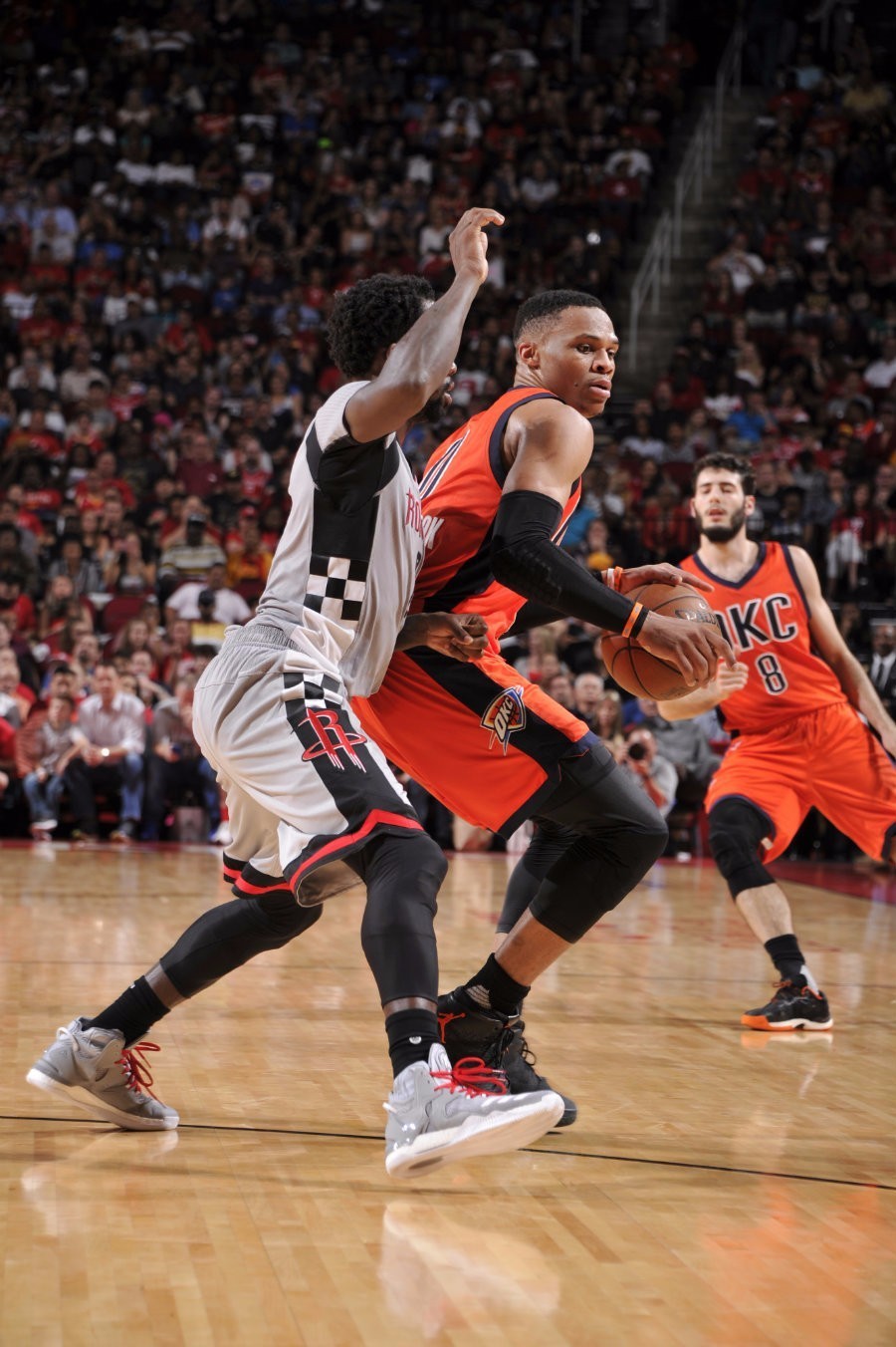 柯磊百分百出战猛龙,砍下三双 柯磊百分百出战猛龙,砍下三双