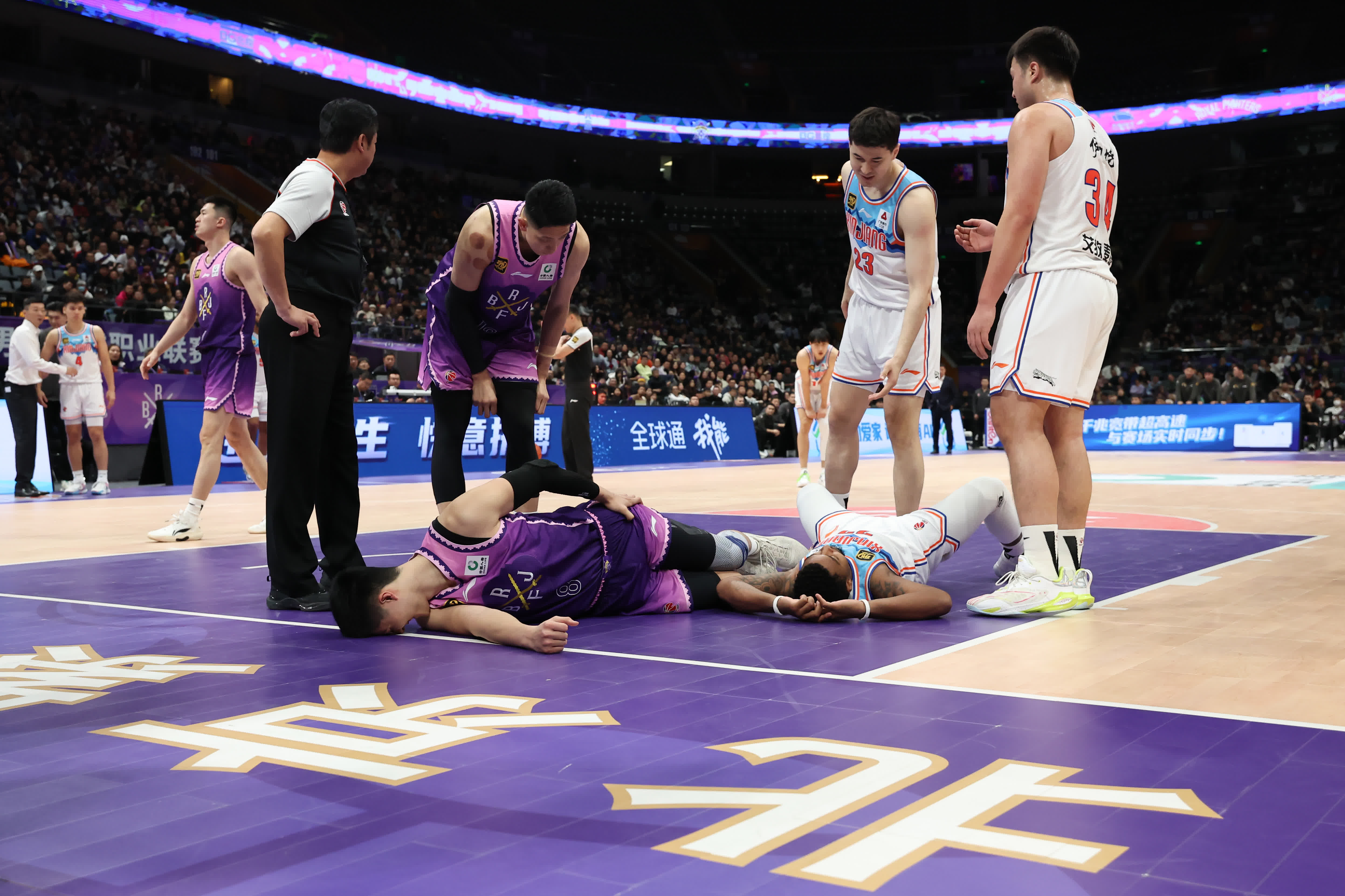 包含北京队鏖战吉林队，米切尔状态火热的词条